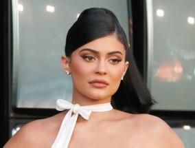 凯莉·詹娜(Kylie Jenner)为家人举办了盛大的nobu餐厅晚宴